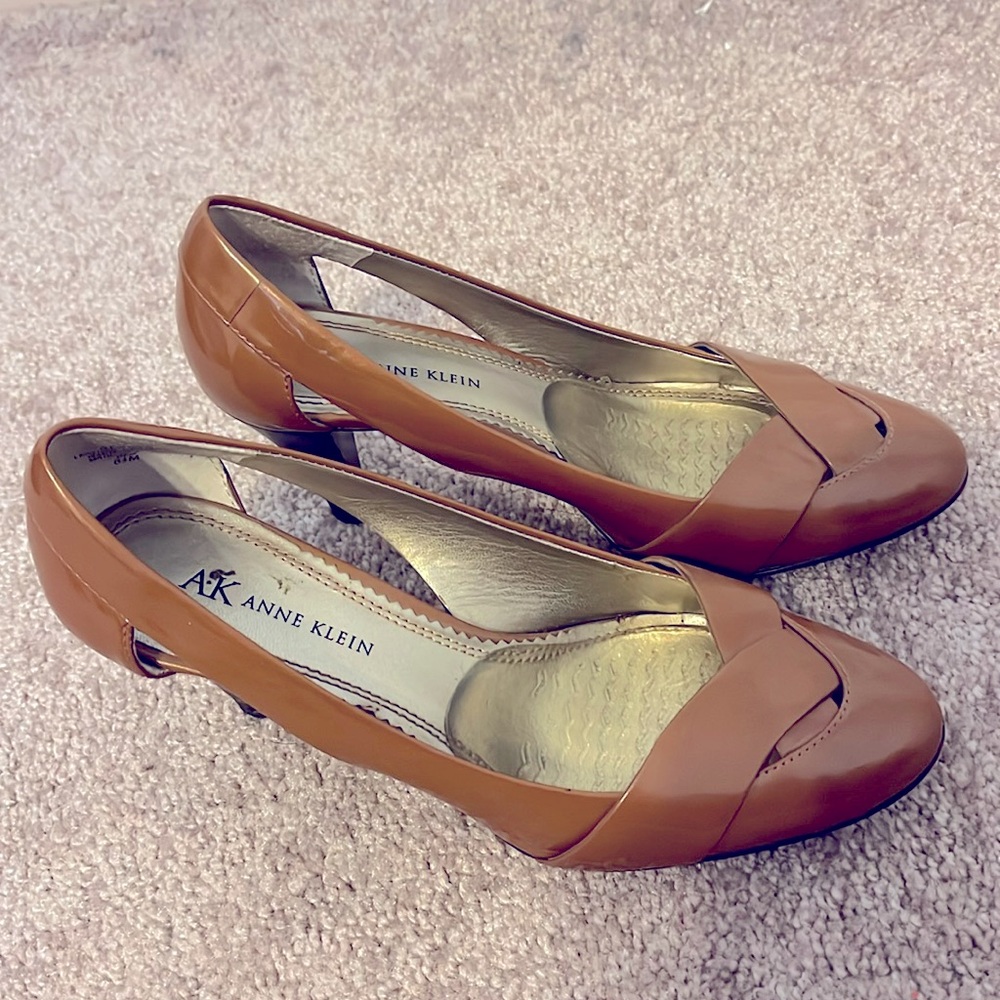 Beautiful shoe from Anne Klein side 6.5